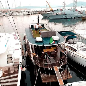  Frühstückspension Boat & Breakfast Alicudi Italien